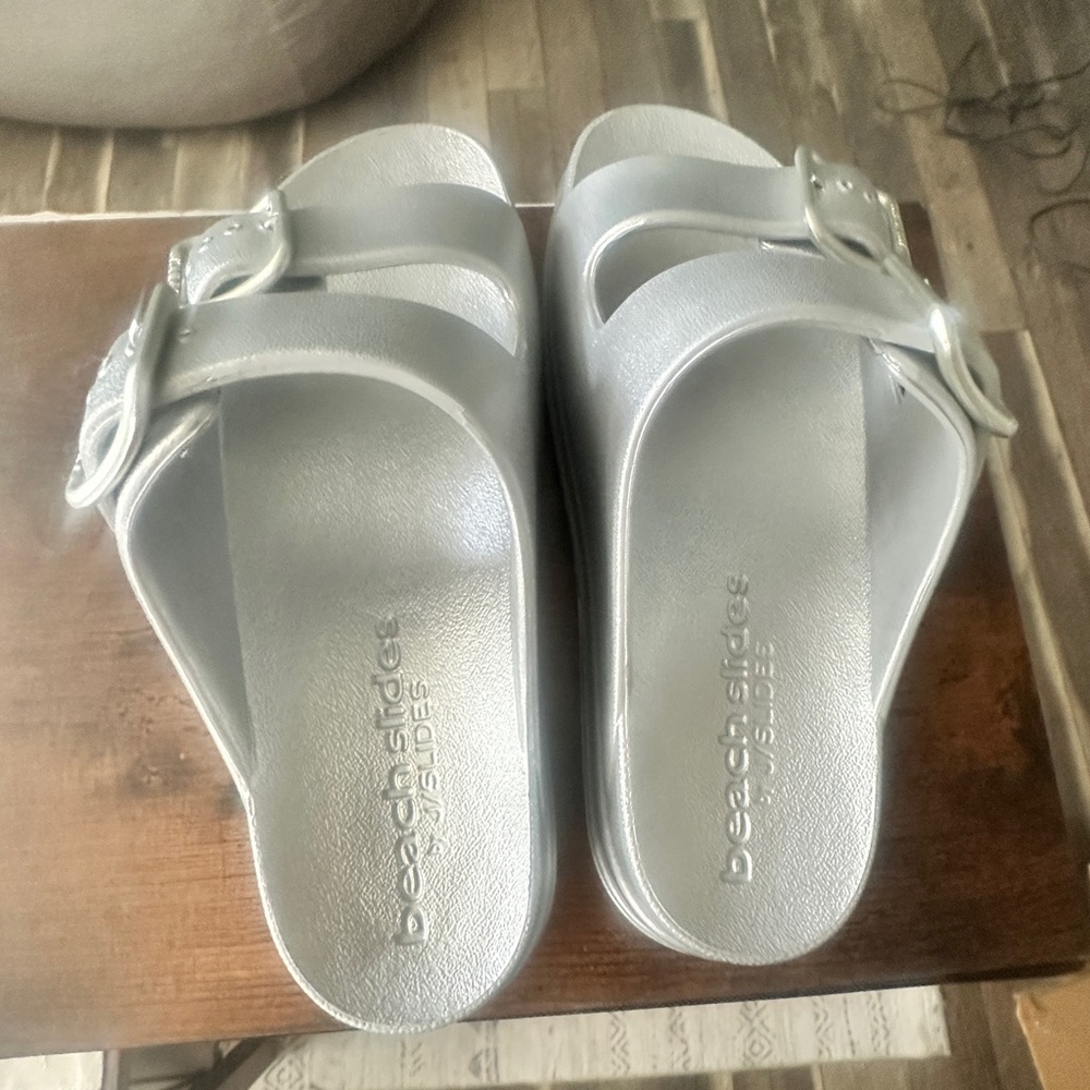 NIB J/Slides Silver Metallic Double Band Buckle Sandals Size 9 - Picture 3 of 6